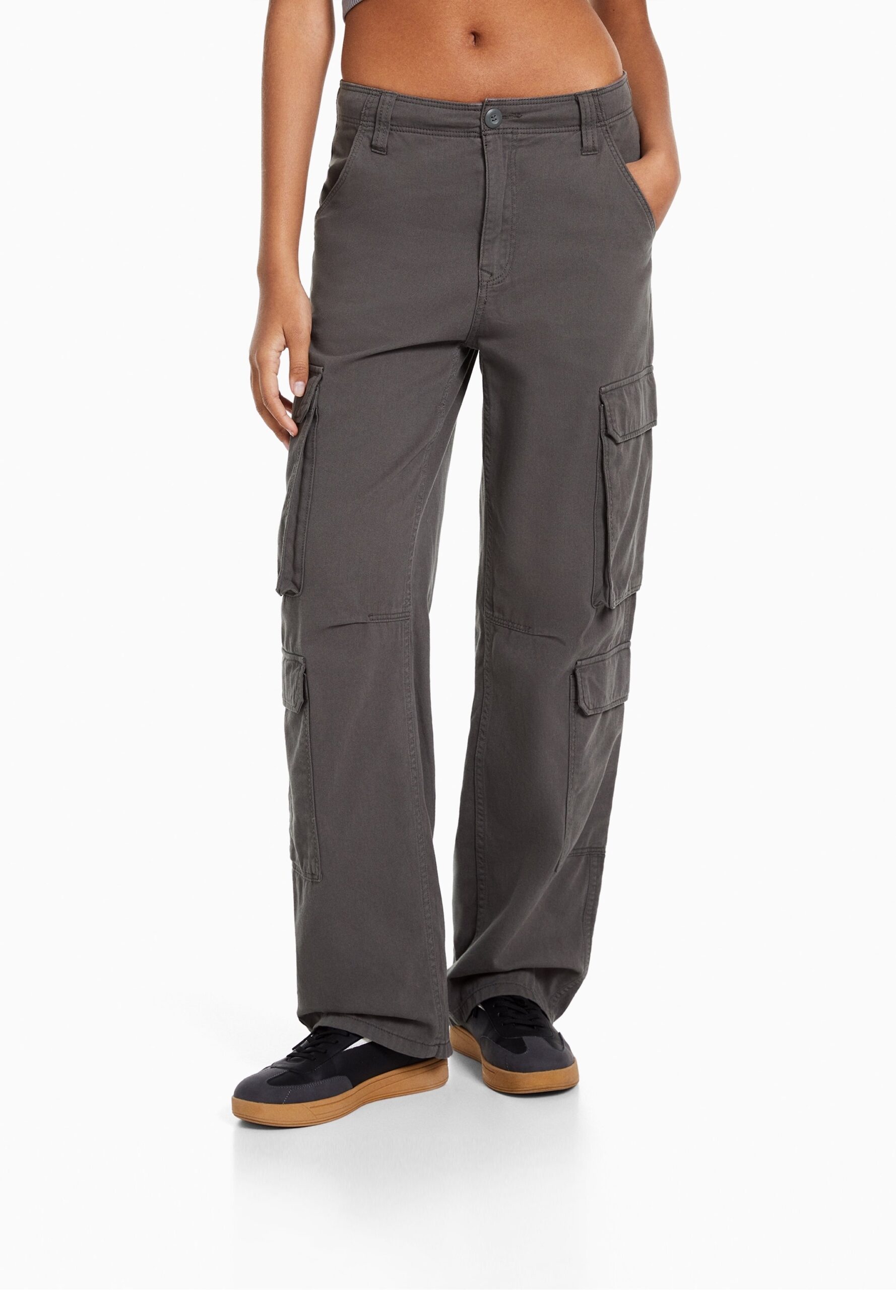 pantalon-cargo-bershka-091iog-1.jpg